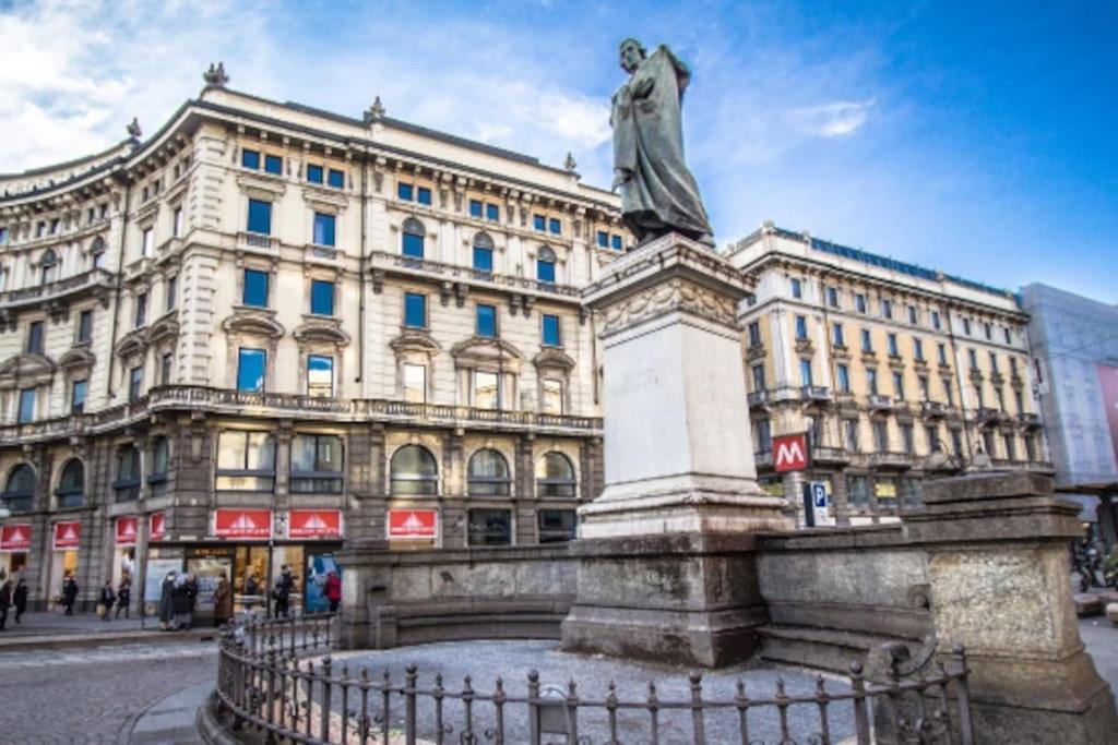 Piazza Duomo - Antico Appartamento Dell'800 Milan Bagian luar foto